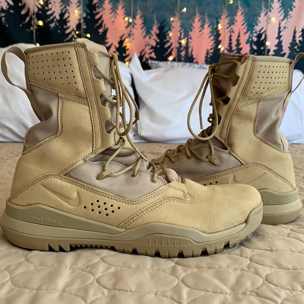NWOT Tan Nike Special Forces military/trail boot